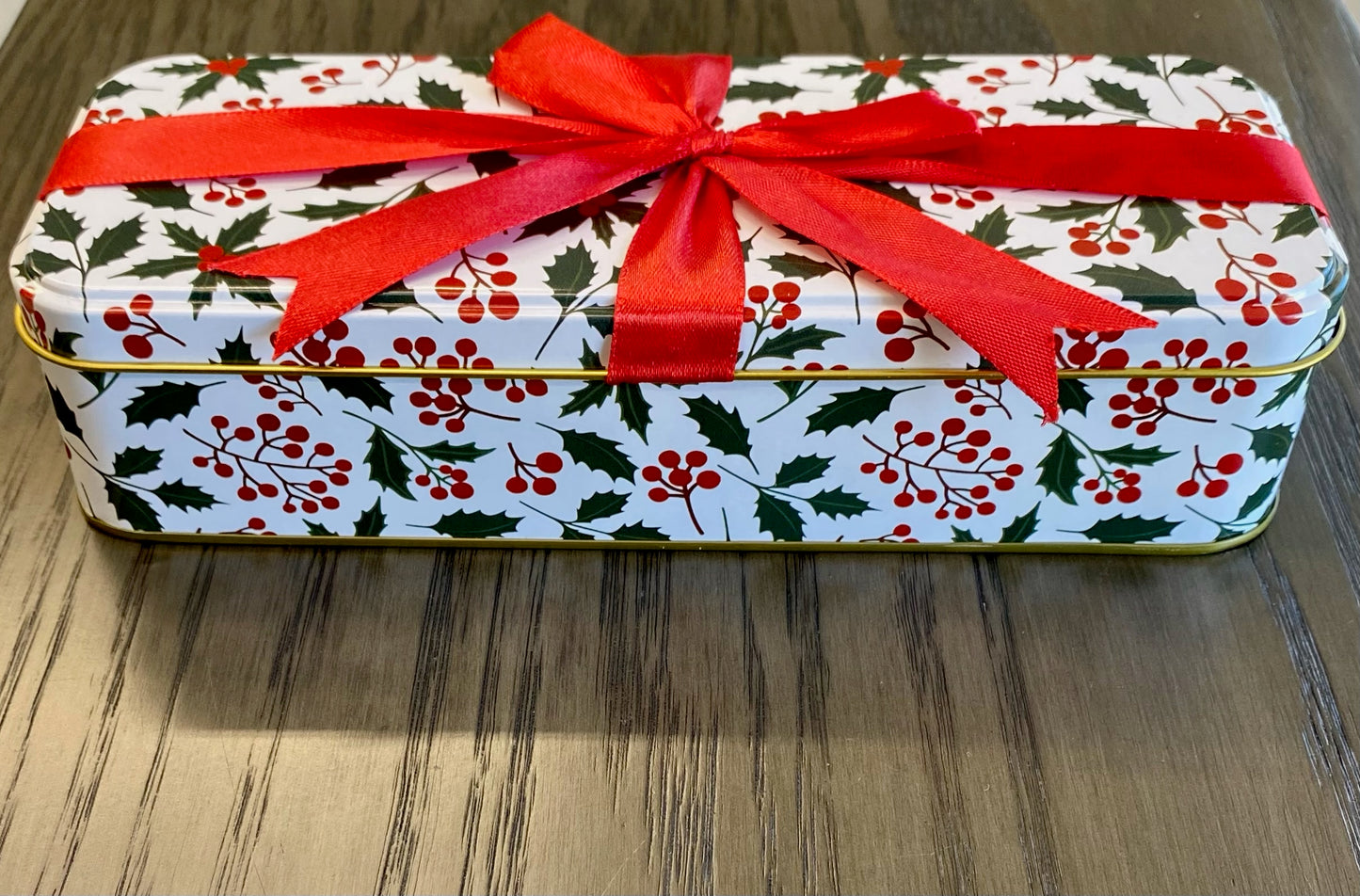 Holly Pattern Gift Tin - 2 Soaps, Lip Balm, and Soap Saver Bag